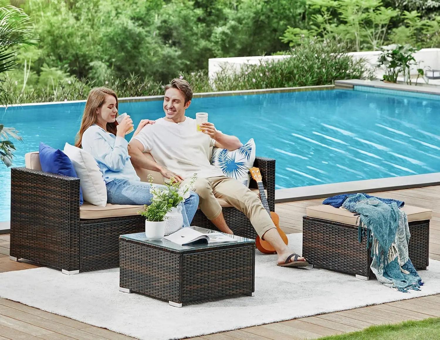 Hamptons Outdoor Sofa + FREE TABLE