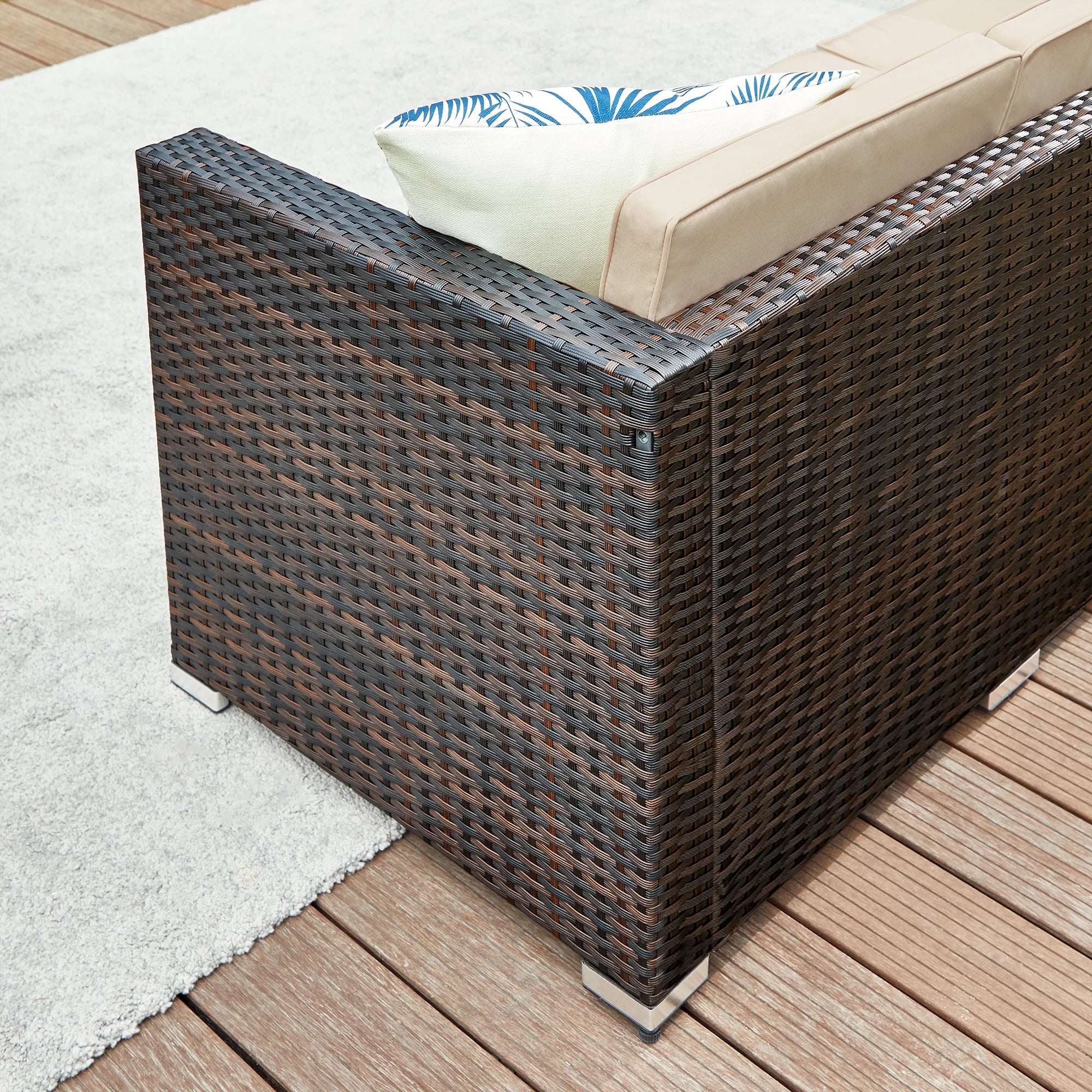 Hamptons Outdoor Sofa + FREE TABLE