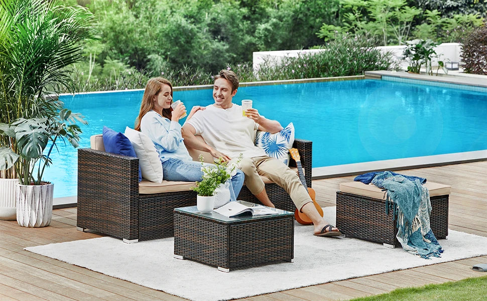 Hamptons Outdoor Sofa + FREE TABLE